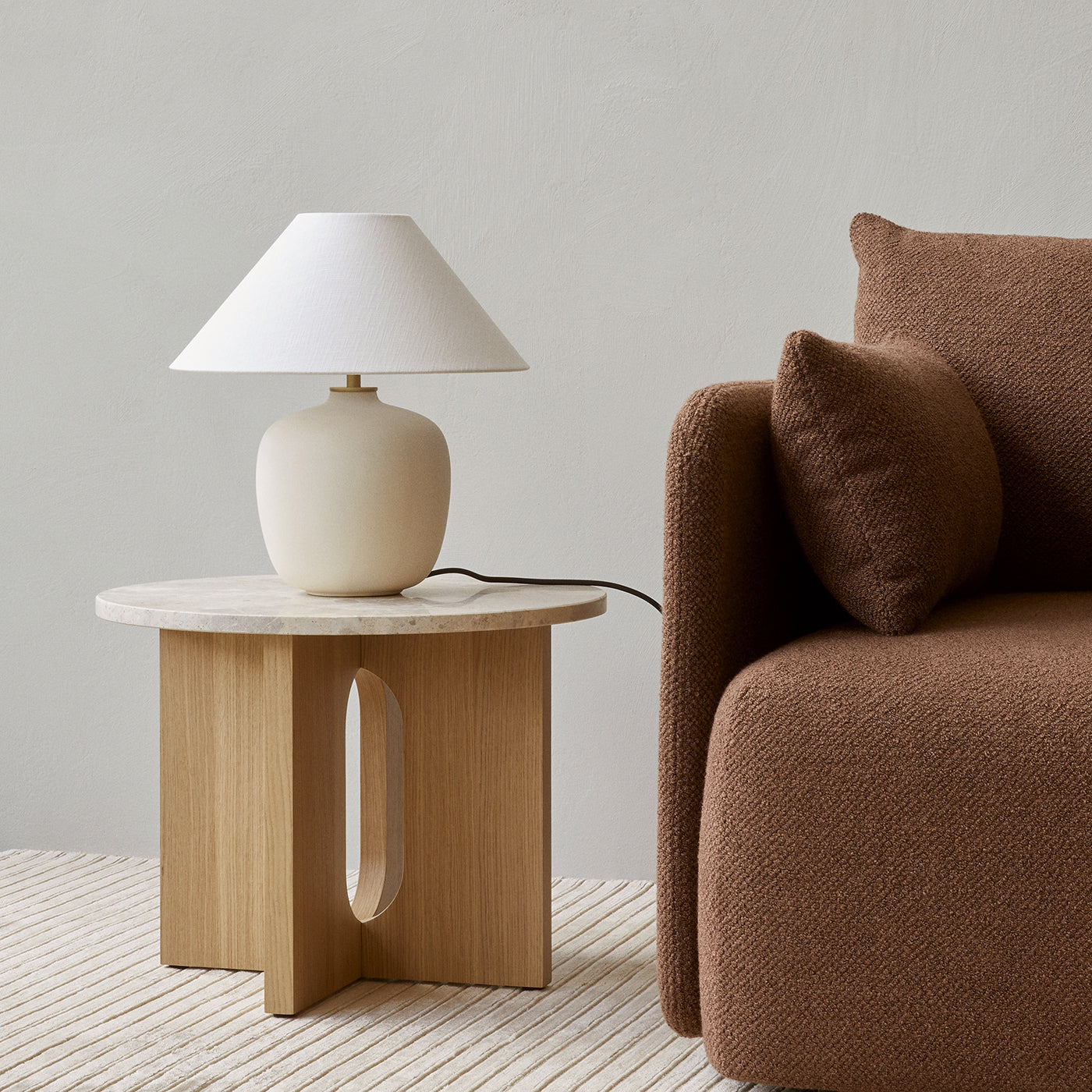 Androgyne Sofabord - Rundt 50cm - Stentopp